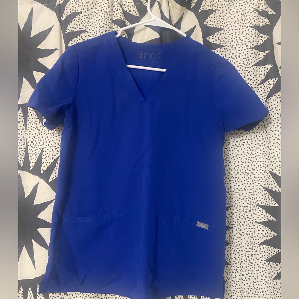 Figs casma winning blue scrub top.